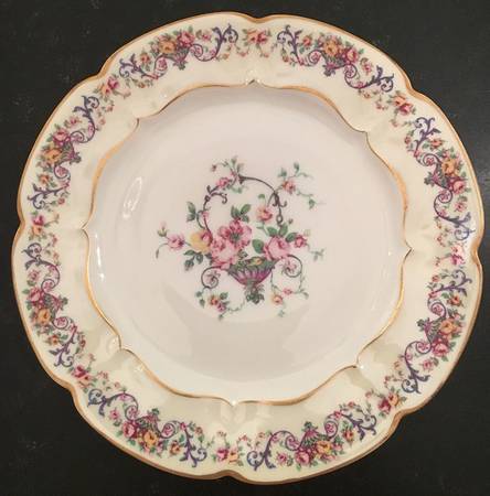 Symphony (Older, Gold Trim) Luncheon Plate