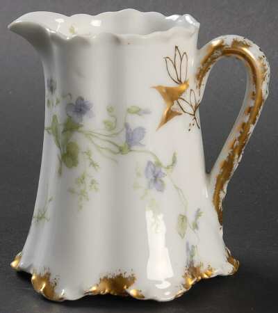 The Tarascon Mini Creamer