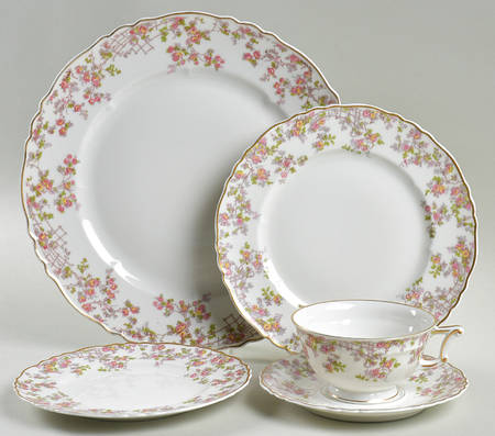 Trellis (Newer) 40 Piece Estate Set