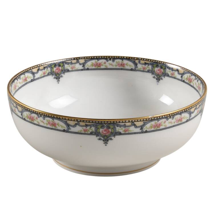 Troy (France) Cranberry Bowl
