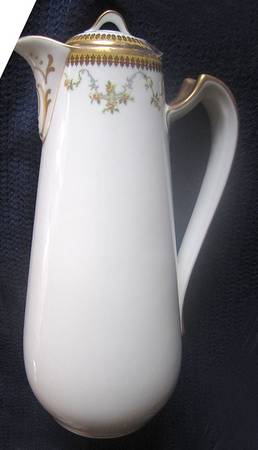 The Valmont (Old, Gold Trim) Chocolate Pot & Lid