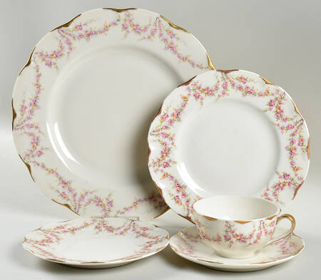 Varenne (New York) 40 Piece Estate Set