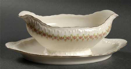 Veronica Gravy Boat with Attached Underplate