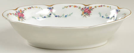 Victoria (Older, Scalloped) 9" Oval Vegetable Bowl