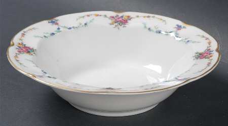 Victoria (Older, Scalloped) Coupe Cereal Bowl