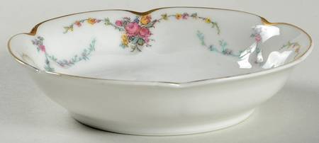 Victoria (Older, Scalloped) Fruit/Dessert (Sauce) Bowl