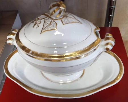 Wedding Ring Gravy Boat w/Attached Underplate & Lid