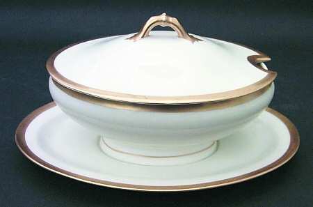 Wedding Ring Gravy Boat w/Attached Underplate & Lid