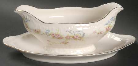 Yvonne Gravy Boat with Attached Underplate