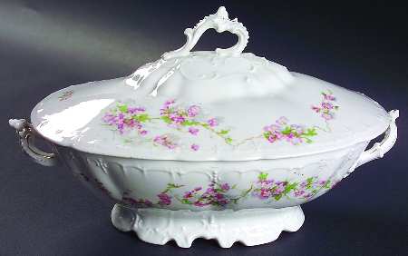 9322 Pink Oval Covered Vegetable