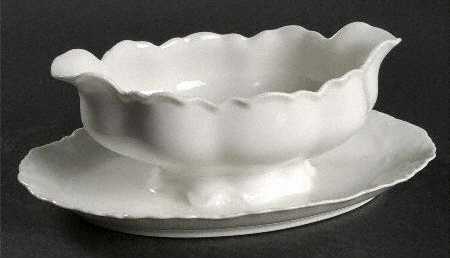 HAB2 Gravy Boat with Attached Underplate