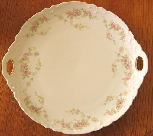 HAB26 Handled Cake Plate