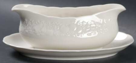 Bounty Gravy Boat with Attached Underplate