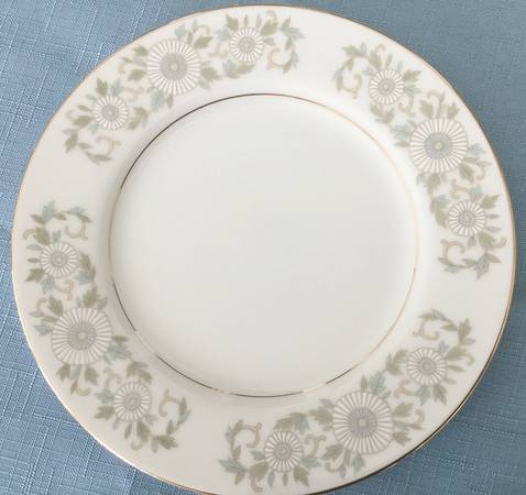 Chrysanthemum Salad Plate