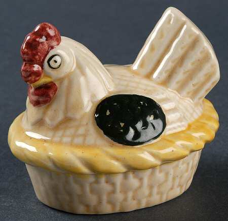 Country Side Hen On Nest Salt Shaker