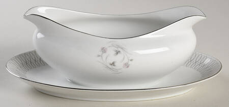 Daphne Gravy Boat with Attached Underplate