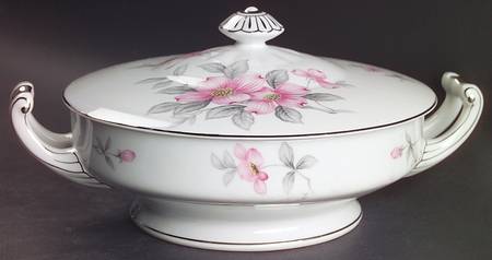 Dogwood (Platinum Trim) Round Covered Vegetable