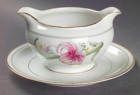 Elizabeth Round Gravy Boat/Attached Underplate