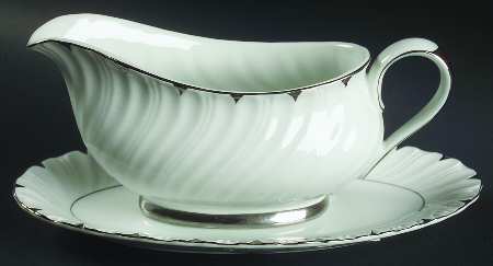 Heirloom Gravy Boat & Underplate/Relish