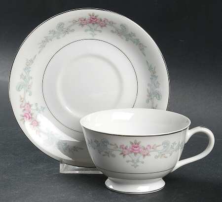 Jennifer Footed Cup & Saucer Set