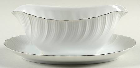 Lido Gravy Boat with Attached Underplate
