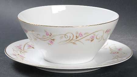 Lisa Gravy Boat with Attached Underplate