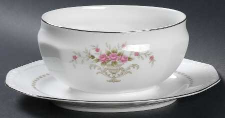 Michelle Gravy Boat with Attached Underplate