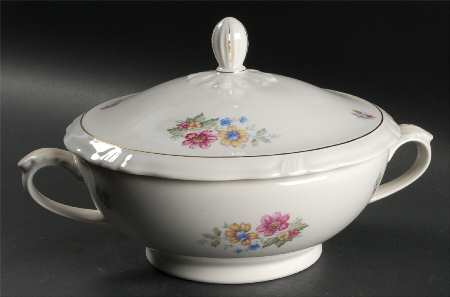 Minuet Round Covered Vegetable