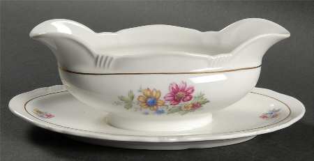 Minuet Gravy Boat with Attached Underplate