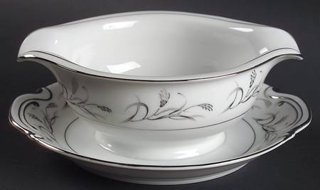Platinum Garland Round Gravy Boat/Attached Underplate