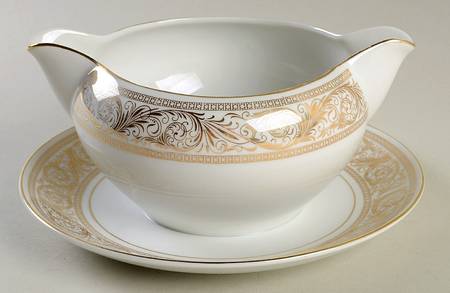 Renaissance Round Gravy Boat/Attached Underplate