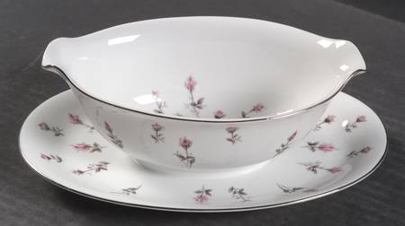 Rosebud Gravy Boat with Attached Underplate