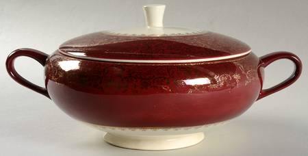 Roslyn Round Covered Vegetable