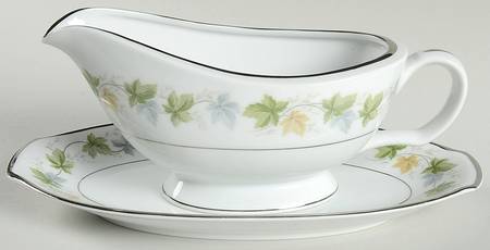 Sherwood Gravy Boat & Underplate/Relish