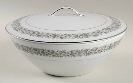 Southern Belle Round Covered Vegetable