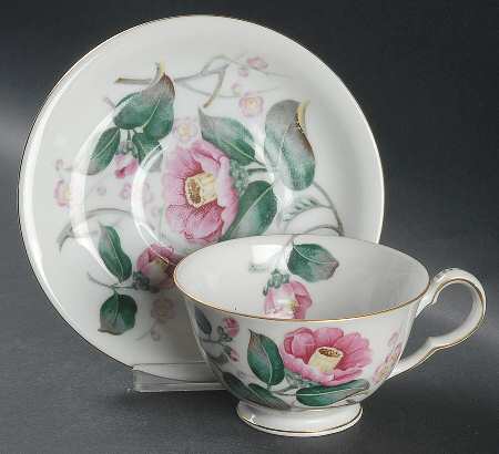 Splendor Footed Cup & Saucer Set