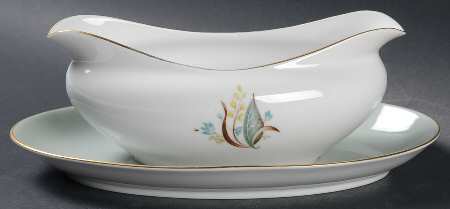 Tiara Gravy Boat with Attached Underplate