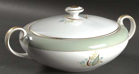 Tiara Round Covered Vegetable