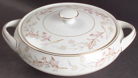 Woodhue Round Covered Vegetable