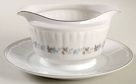Woodland Gravy Boat with Attached Underplate