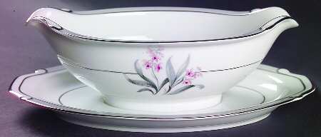 Everglade Gravy Boat with Attached Underplate