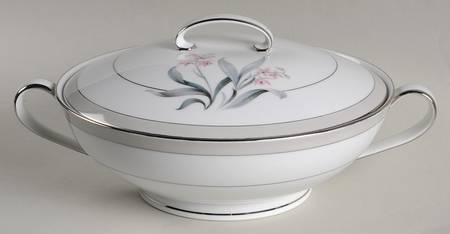 Everglade Round Covered Vegetable