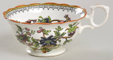 E241 Footed Cup