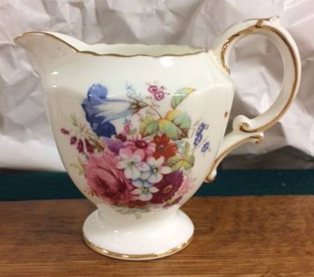 Howard Sprays (Scalloped, Embossed) Creamer