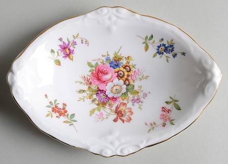 Howard Sprays (Scalloped, Embossed) 6" Oval Nut Dish