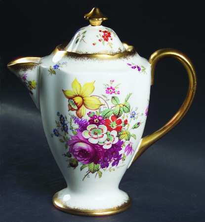 Lady Patricia (Scalloped, Embossed) Hot Water Jug & Lid