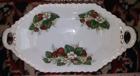 Strawberry Ripe (Small Scallops On Edge) Rectangular Sweet Meat Dish