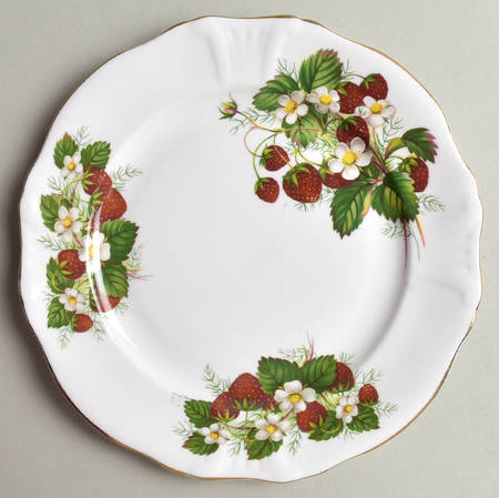 Strawberry Ripe (Small Scallops On Edge) Salad Plate