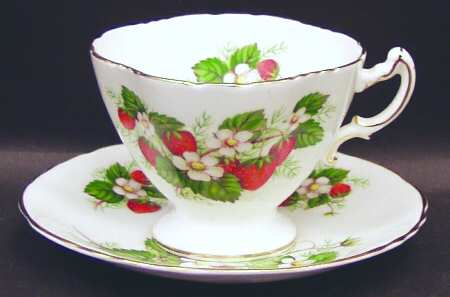 Strawberry Ripe (Small Scallops On Edge) Footed Cup & Saucer Set