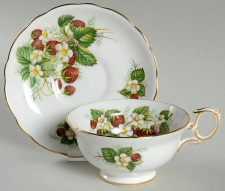 Strawberry Ripe (Small Scallops On Edge) Footed Cup & Saucer Set